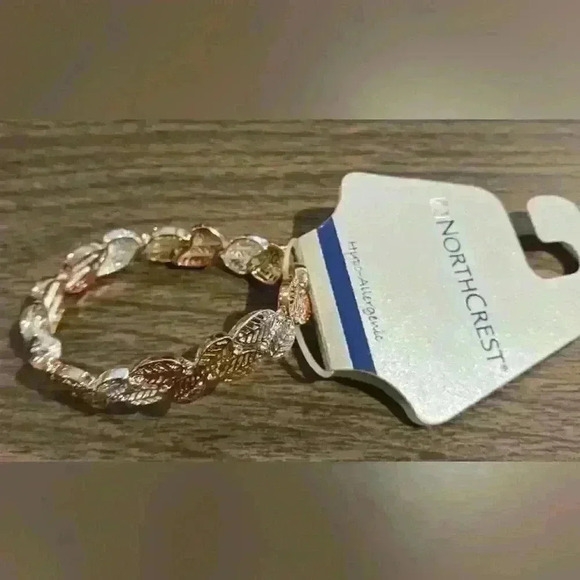 NorthCrest leaf bracelet - Picture 2 of 4